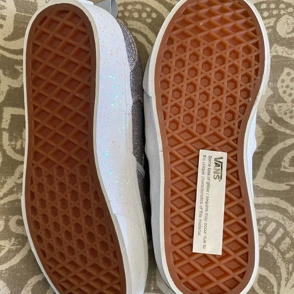 Vans - Picture 2 of 8